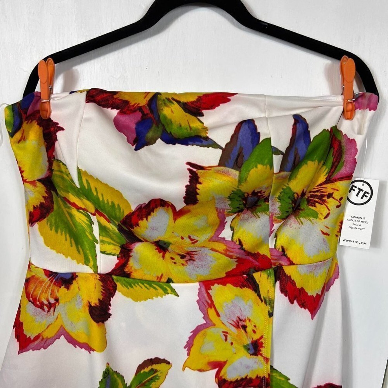 Fashion To Figure Strapless Floral Peplum Dress White Tropical Print Size 1x Nwt — image 3 of 8